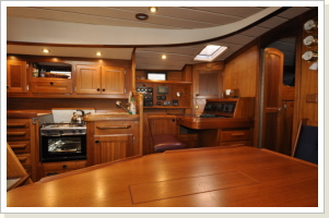 Navigationstisch und Pantry Navigationstisch und Pantry